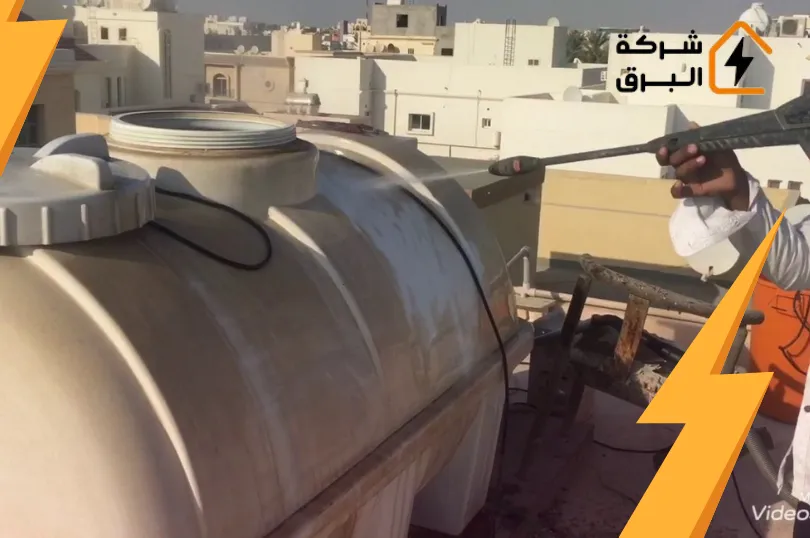 تنظيف الخزان العلوي